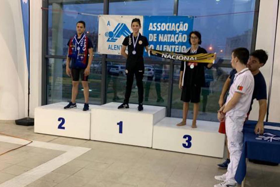 Nadadores do CD Nacional subiram sete vezes ao pódio. Foto CD Nacional